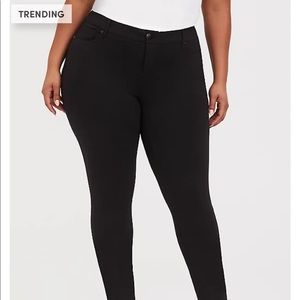 Torrid Black 14S Ponte skinny pants